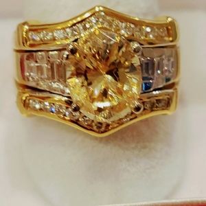18K Solid 10.2 GRAMS YG Diamond Ring